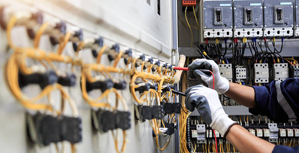 Professional Electrician technician working in North Star, DE